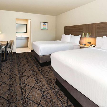 Ramada By Wyndham Modesto Yosemite Area Hotel Kültér fotó
