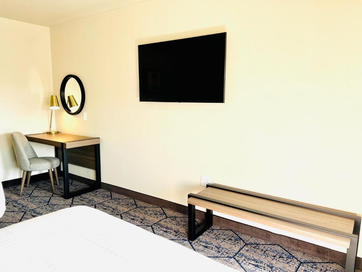 Ramada By Wyndham Modesto Yosemite Area Hotel Kültér fotó