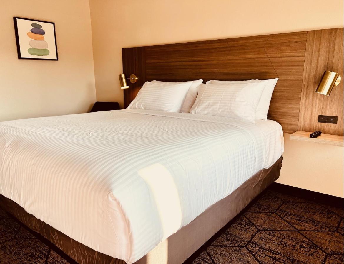 Ramada By Wyndham Modesto Yosemite Area Hotel Kültér fotó