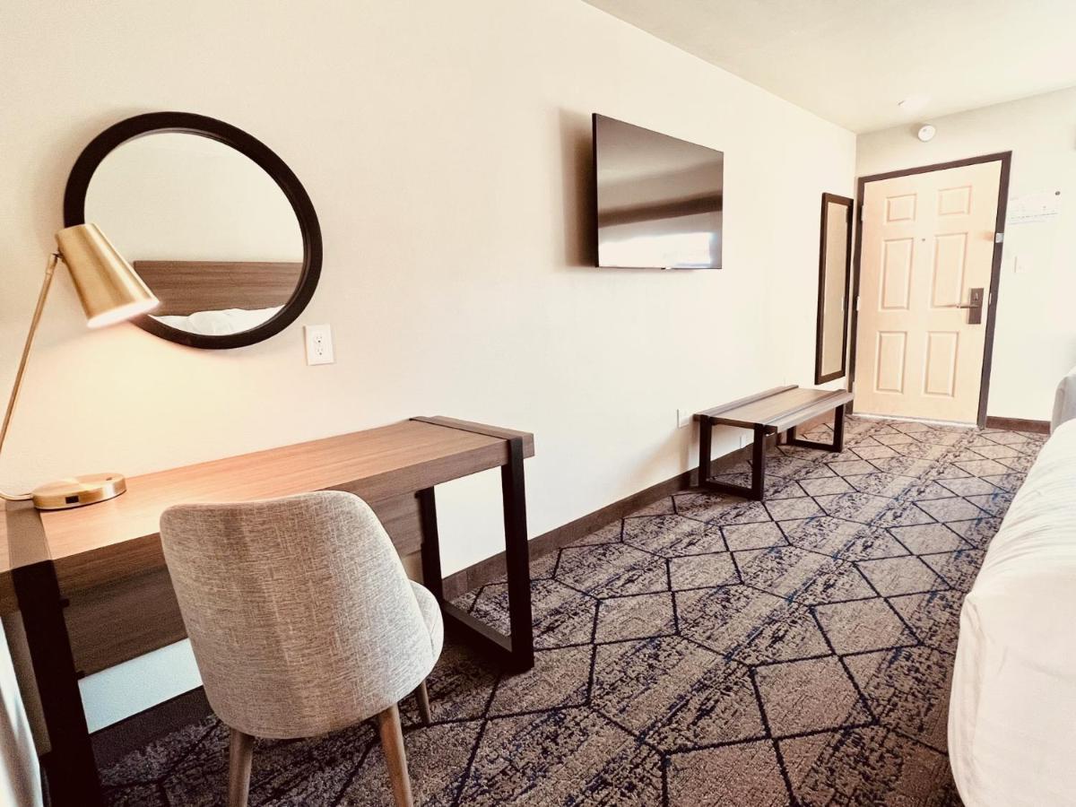 Ramada By Wyndham Modesto Yosemite Area Hotel Kültér fotó