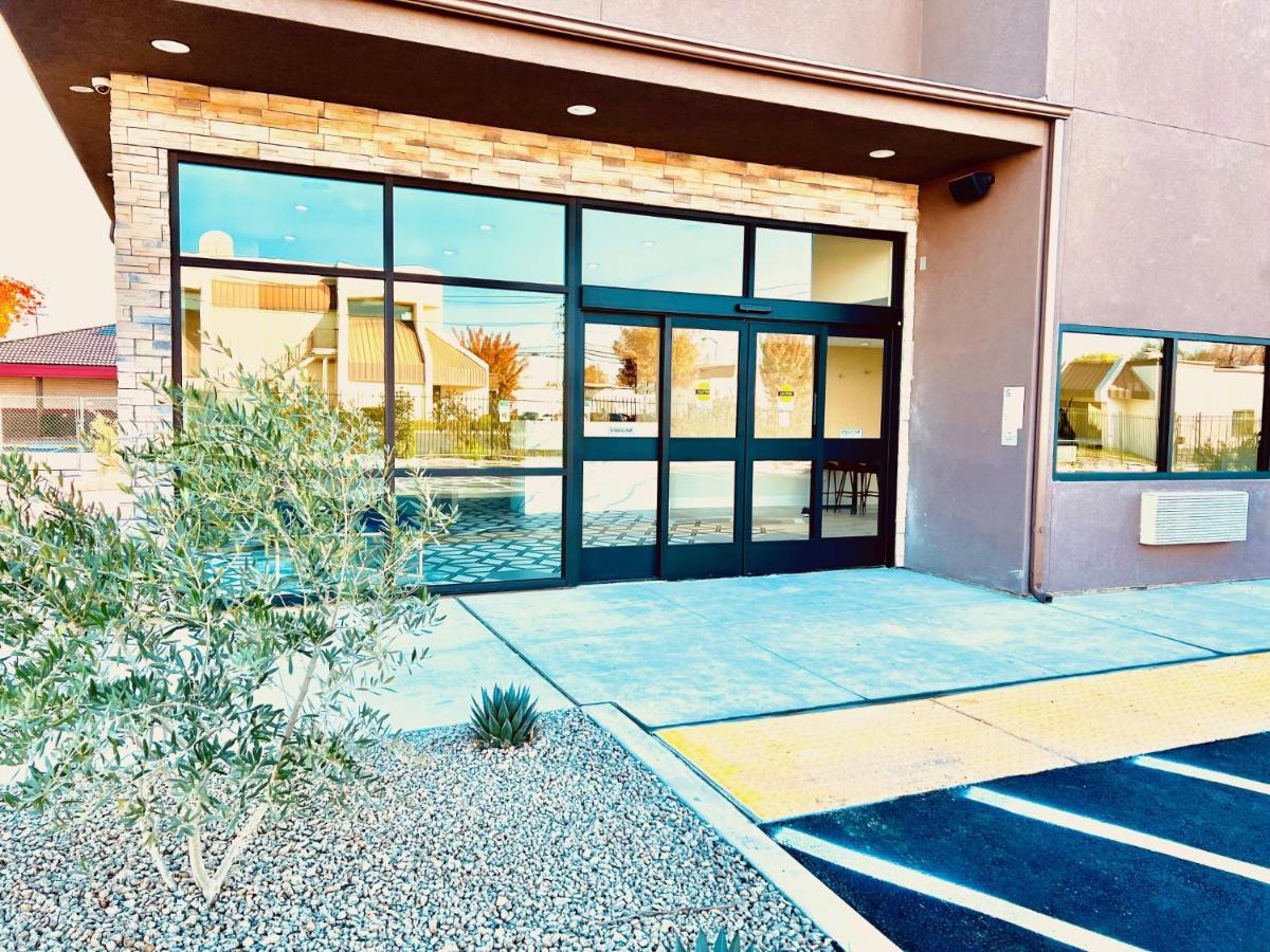 Ramada By Wyndham Modesto Yosemite Area Hotel Kültér fotó