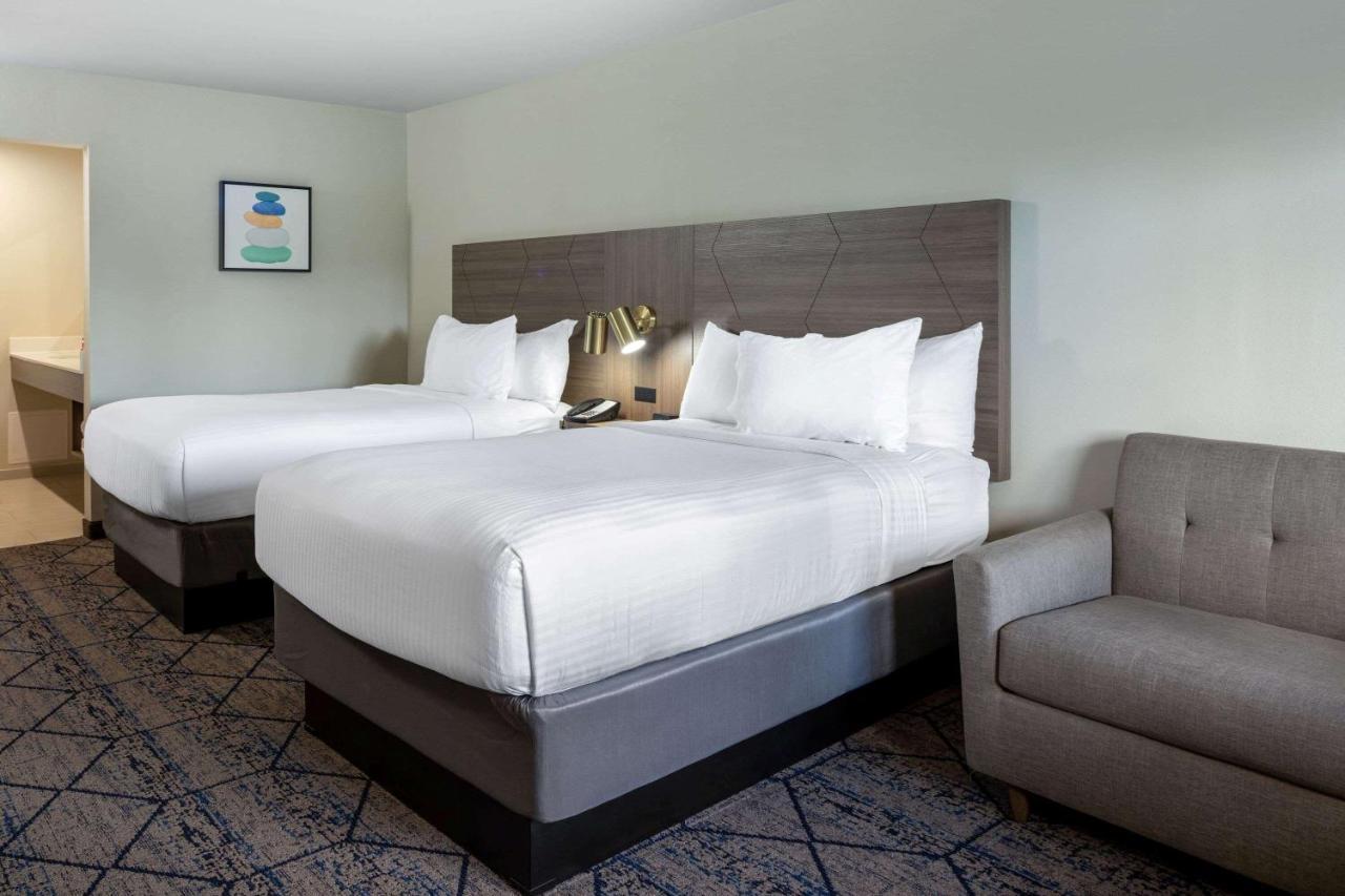Ramada By Wyndham Modesto Yosemite Area Hotel Kültér fotó