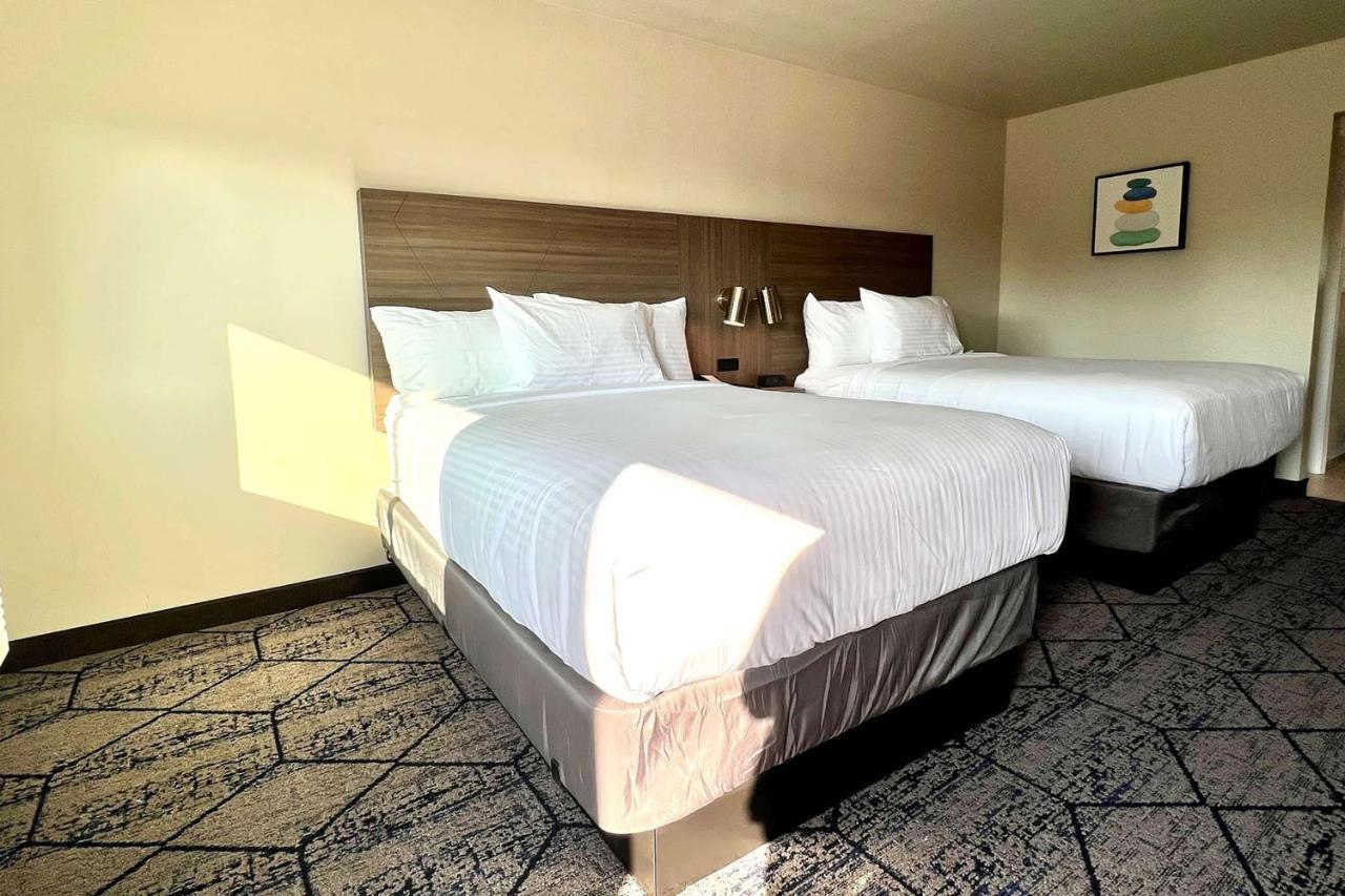 Ramada By Wyndham Modesto Yosemite Area Hotel Kültér fotó