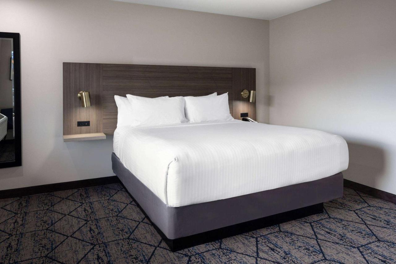 Ramada By Wyndham Modesto Yosemite Area Hotel Kültér fotó