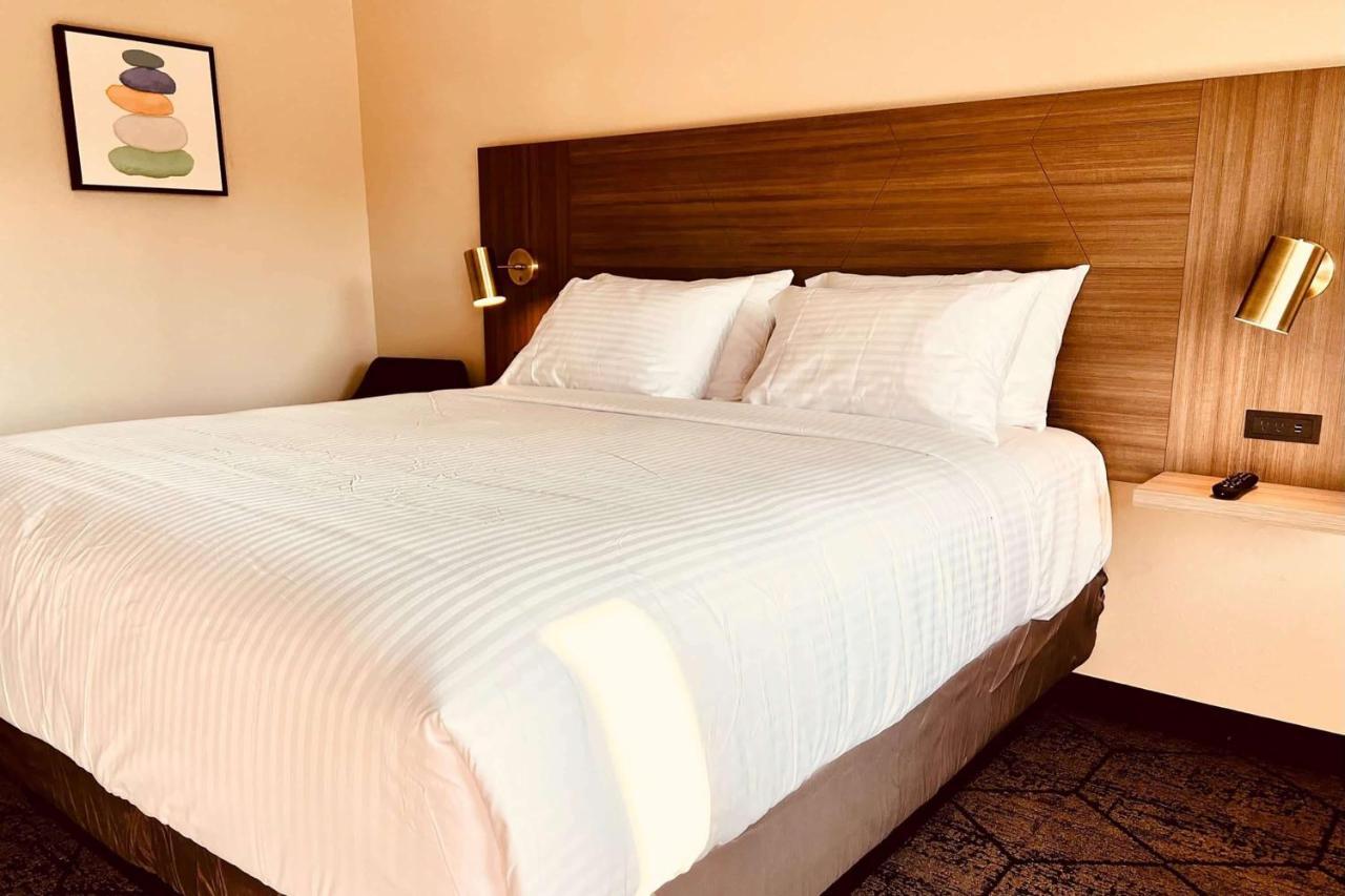 Ramada By Wyndham Modesto Yosemite Area Hotel Kültér fotó