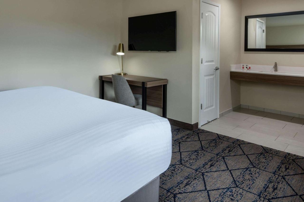 Ramada By Wyndham Modesto Yosemite Area Hotel Kültér fotó