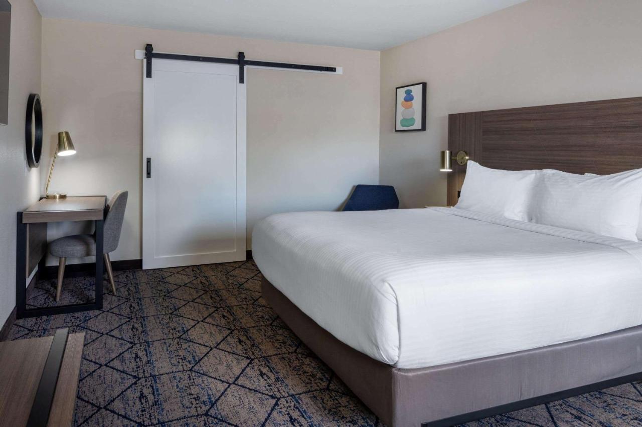 Ramada By Wyndham Modesto Yosemite Area Hotel Kültér fotó