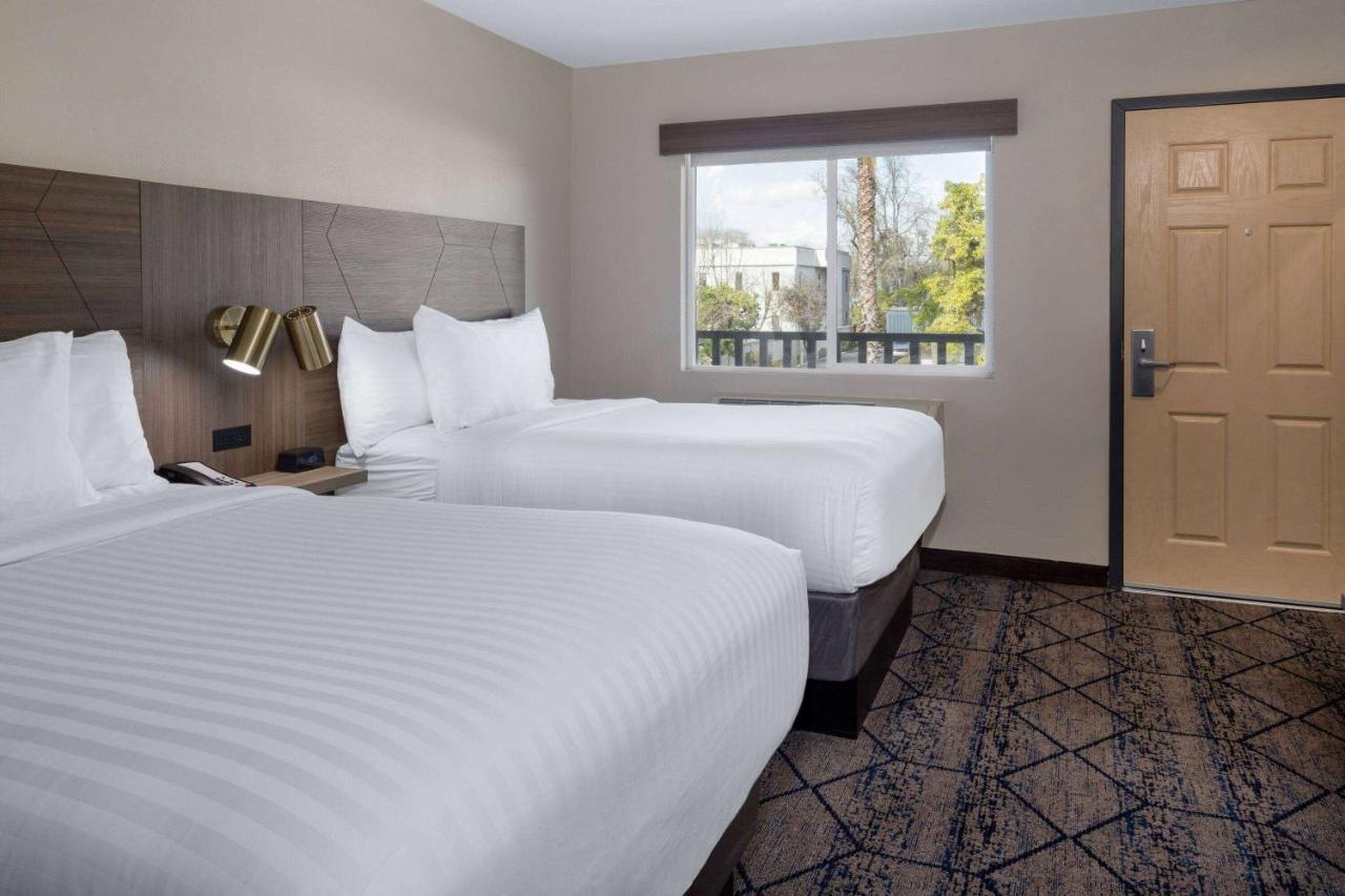 Ramada By Wyndham Modesto Yosemite Area Hotel Kültér fotó
