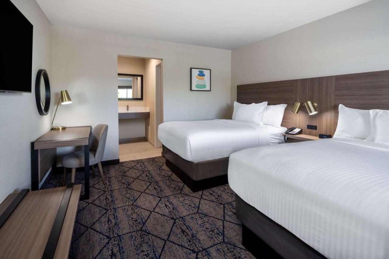 Ramada By Wyndham Modesto Yosemite Area Hotel Kültér fotó