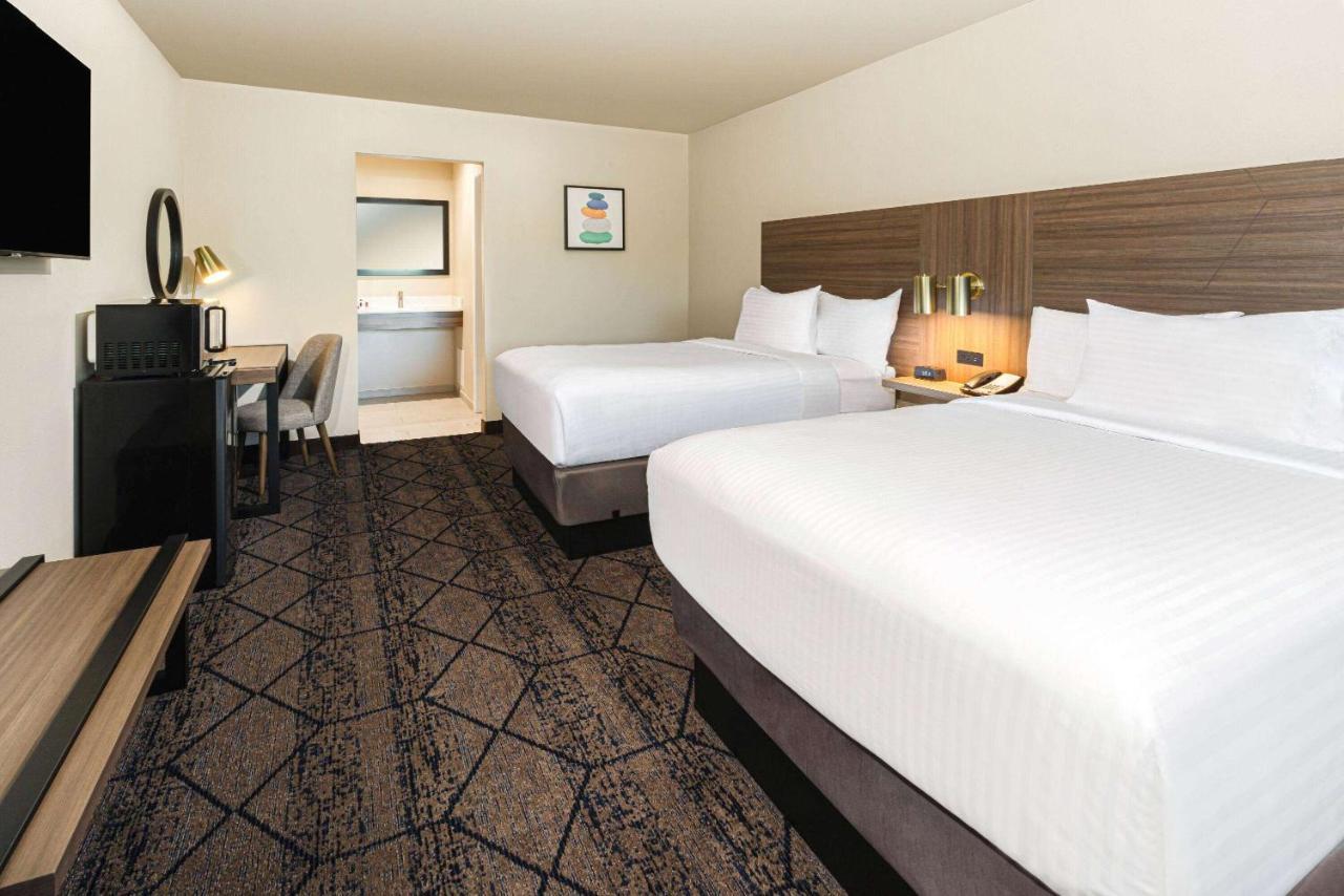 Ramada By Wyndham Modesto Yosemite Area Hotel Kültér fotó