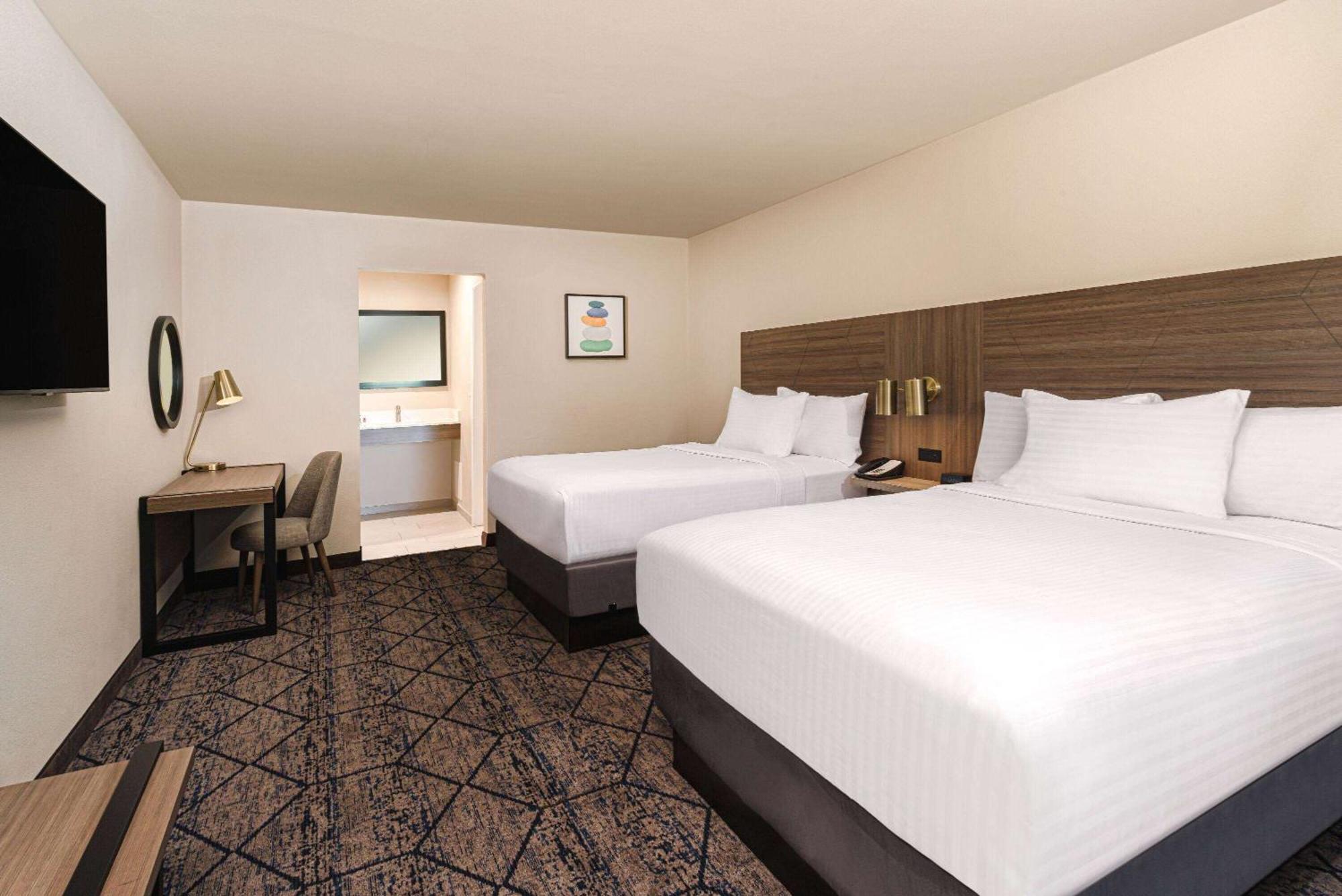 Ramada By Wyndham Modesto Yosemite Area Hotel Kültér fotó