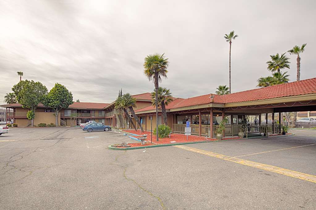 Ramada By Wyndham Modesto Yosemite Area Hotel Kültér fotó