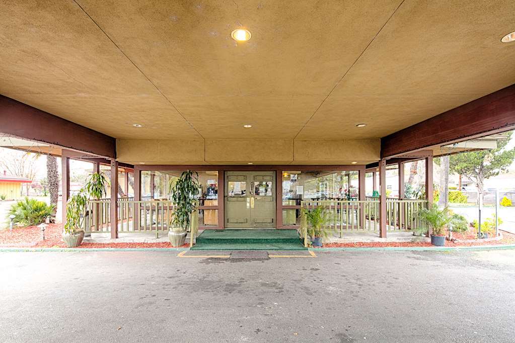 Ramada By Wyndham Modesto Yosemite Area Hotel Kültér fotó