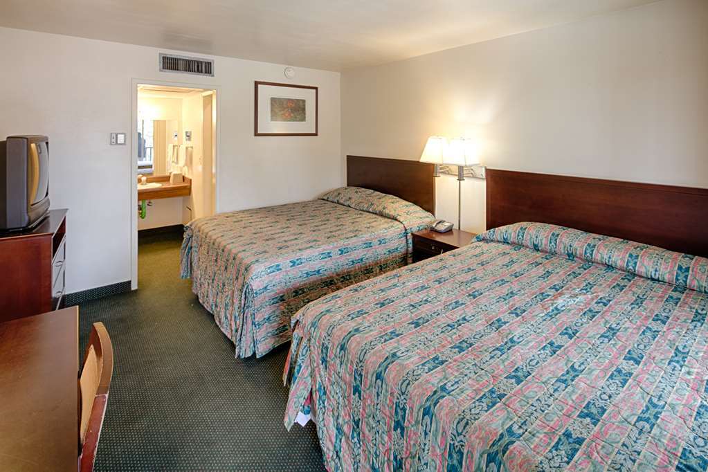 Ramada By Wyndham Modesto Yosemite Area Hotel Szoba fotó