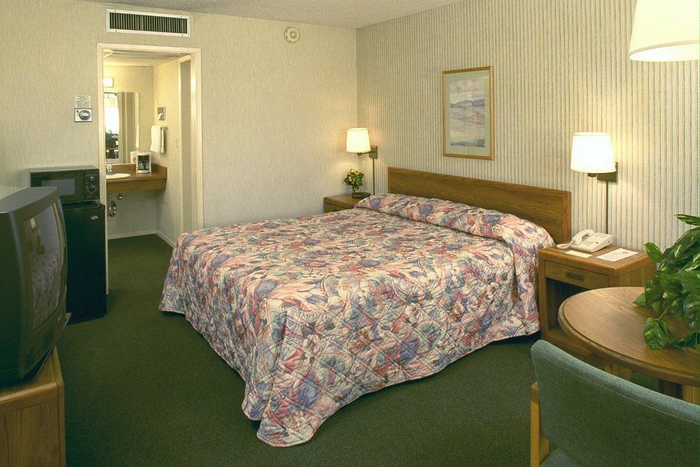 Ramada By Wyndham Modesto Yosemite Area Hotel Kültér fotó