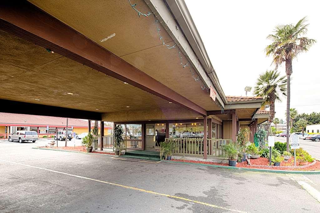 Ramada By Wyndham Modesto Yosemite Area Hotel Kültér fotó