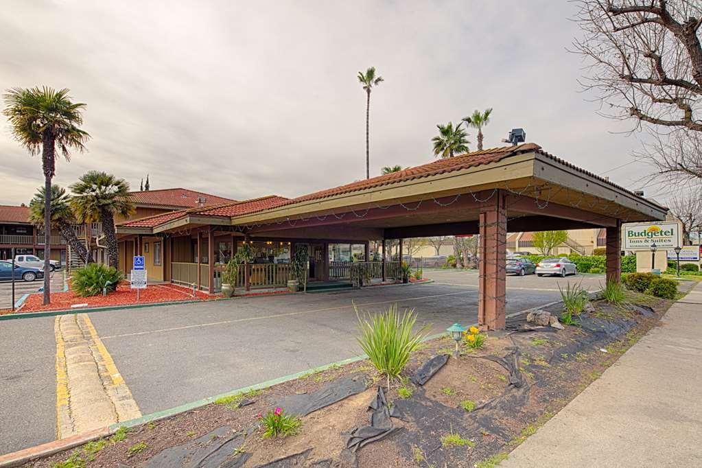 Ramada By Wyndham Modesto Yosemite Area Hotel Kültér fotó