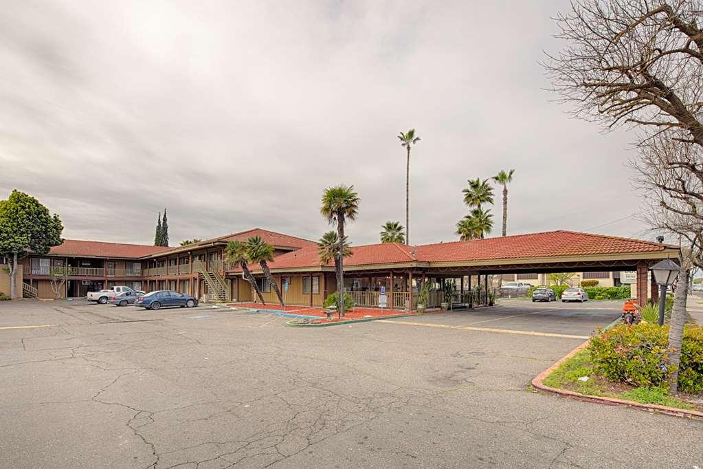 Ramada By Wyndham Modesto Yosemite Area Hotel Kültér fotó